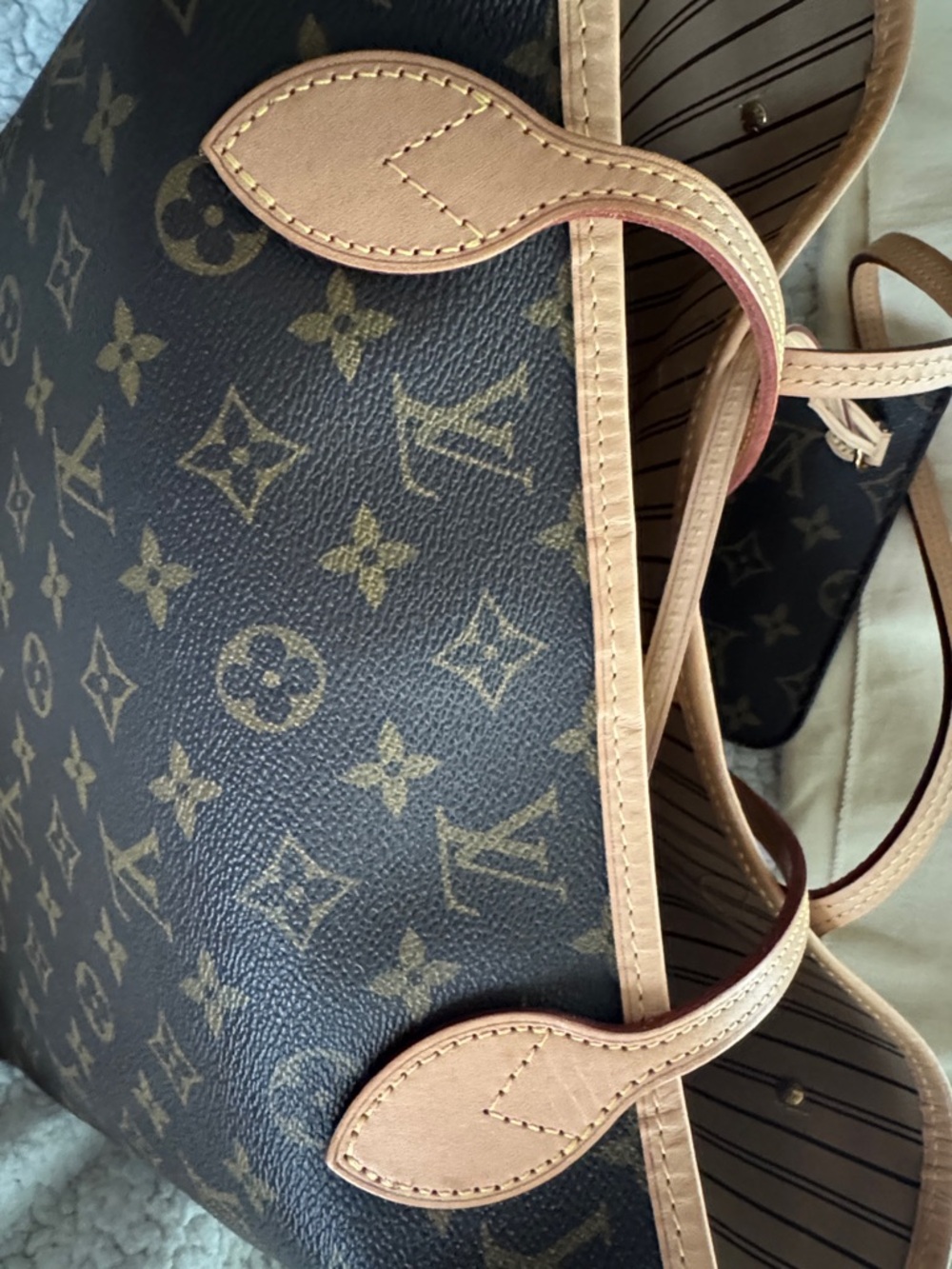 Louis Vuitton Monogram Canvas Tote MM with Pouch - Picture 4 of 15